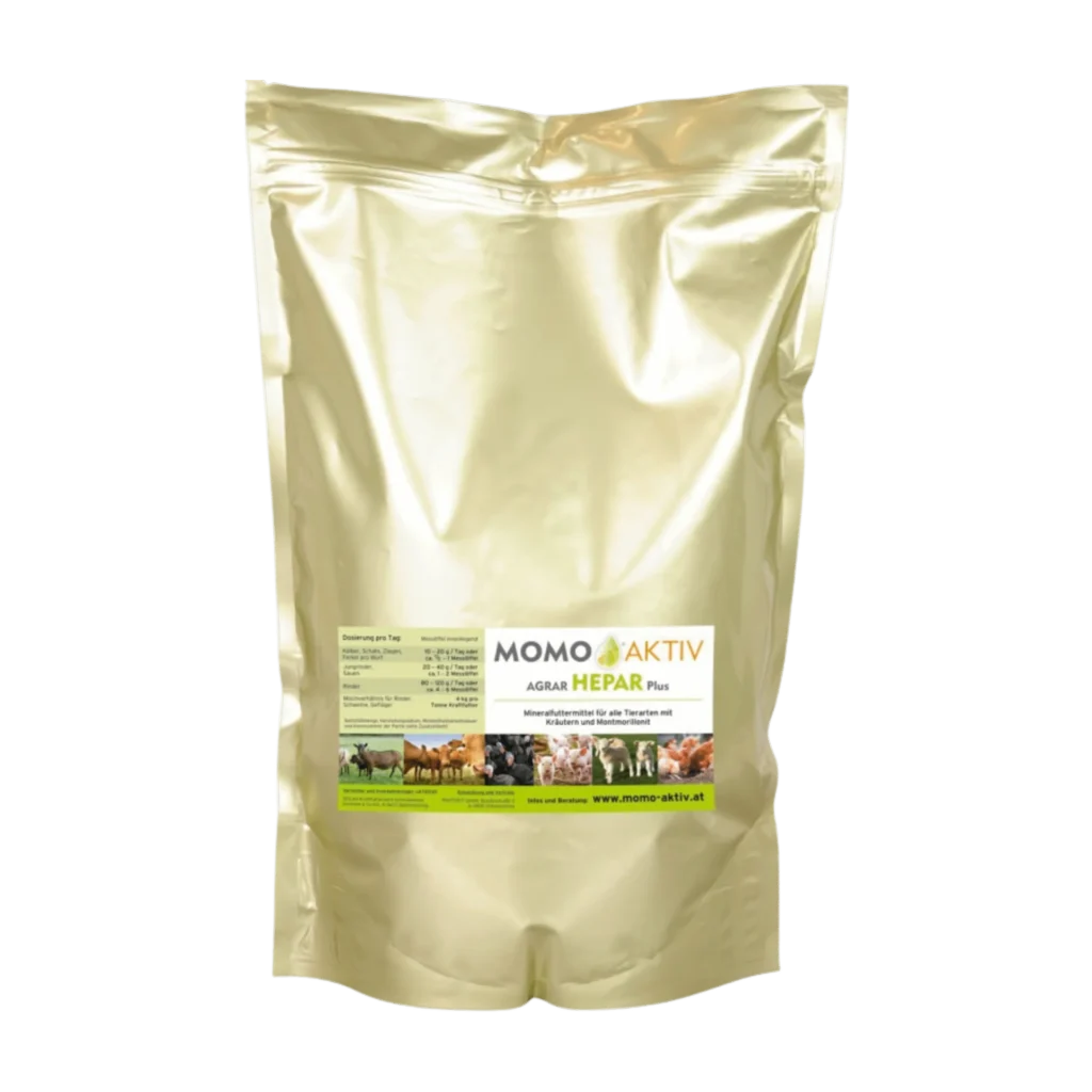Eine goldene Verpackung von MOMO-AKTIV HORSE HEPAR Plus mit einem Etikett, das mehrere Pferde in verschiedenen Situationen zeigt